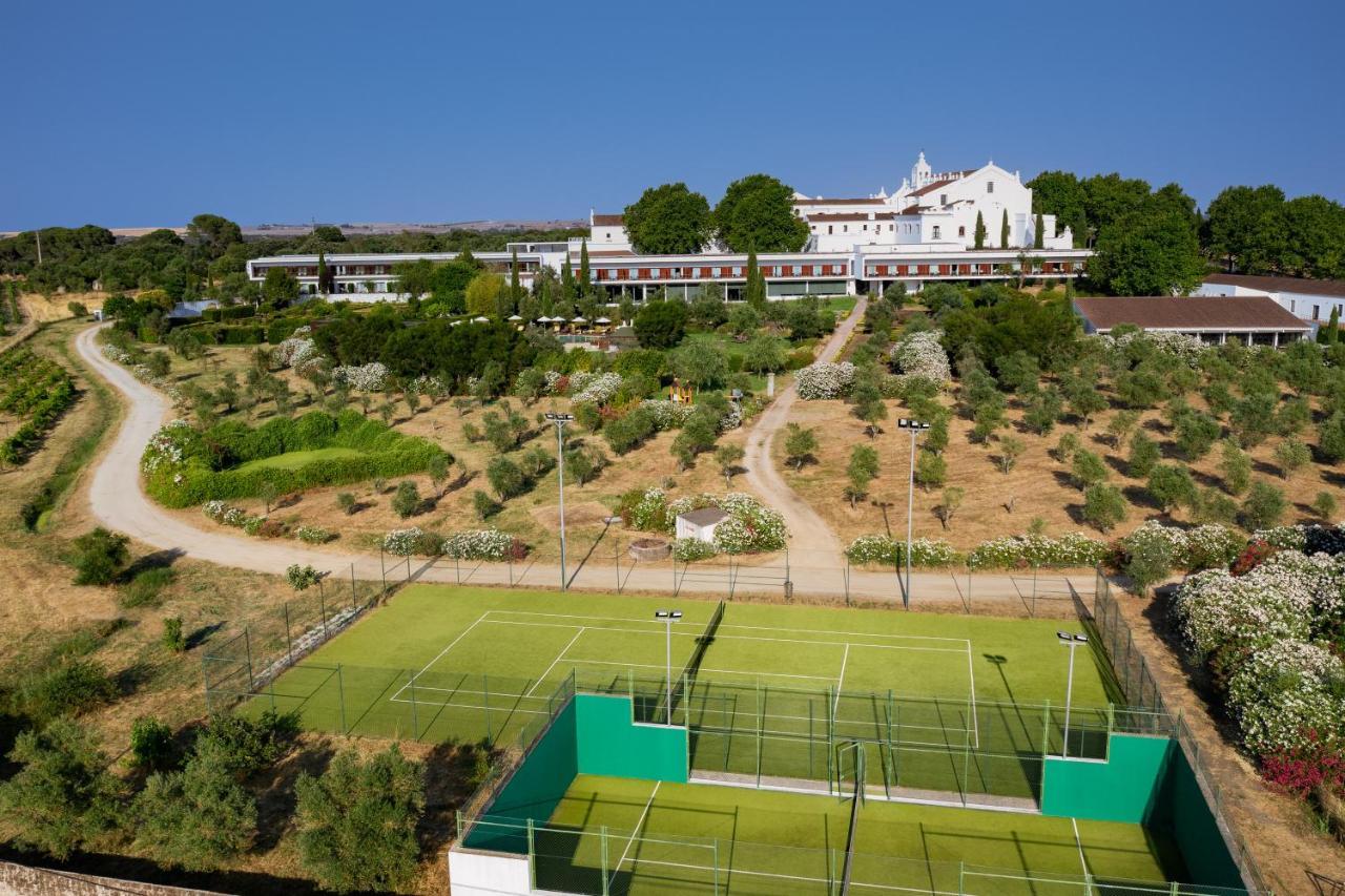 Convento Do Espinheiro, Historic Hotel & Spa Évora Exterior foto Tennis courts at the hotel