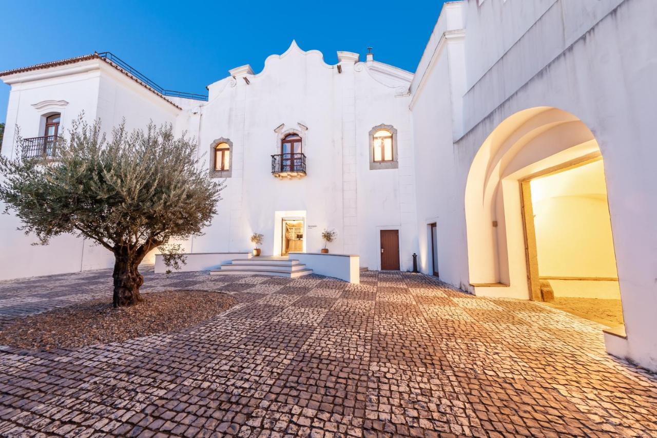 Convento Do Espinheiro, Historic Hotel & Spa Évora Exterior foto The main façade of the Pousada de Óbidos