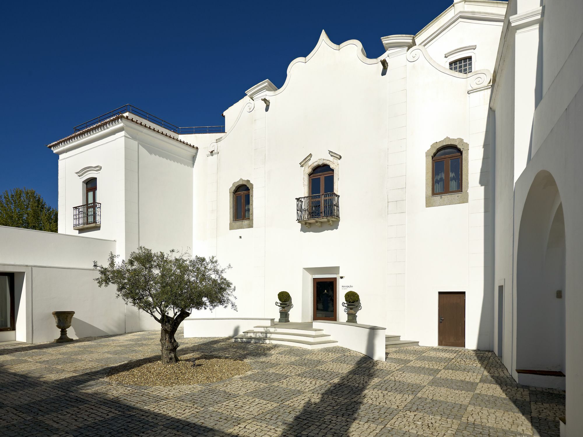 Convento Do Espinheiro, Historic Hotel & Spa Évora Exterior foto The Casa Diogo Cao, in Póvoa de Varzim, is the oldest building in Portugal.
